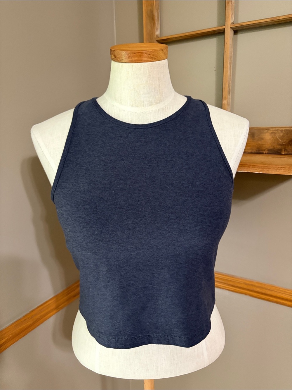 Vuori Navy Heather Mudra Plyo Elevation Built In Bra cropped yoga tank size L